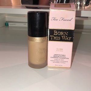Too Faced Born This Way Foundation✨✨